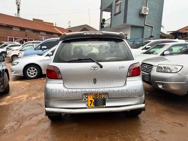 Toyota Vitz 2006 Silver
