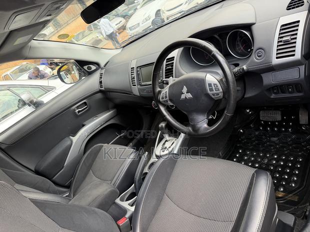 Mitsubishi Outlander 2012 Black