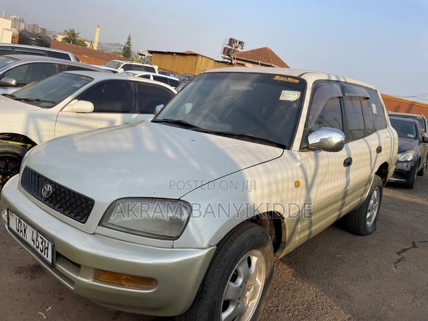 Toyota RAV4 1999 Pearl