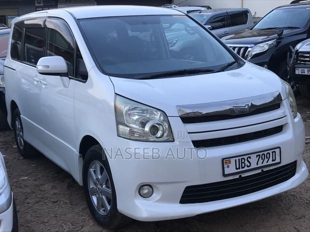 Toyota Noah 2009 White