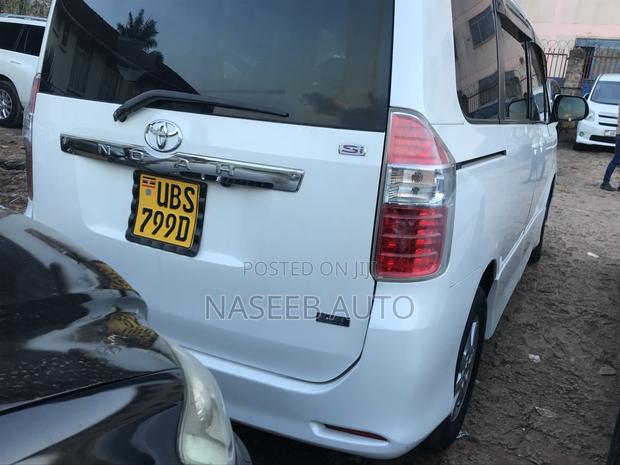 Toyota Noah 2009 White