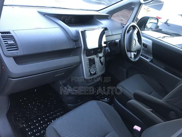 Toyota Noah 2009 White