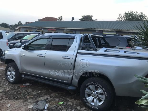 Toyota Hilux 2015 Silver