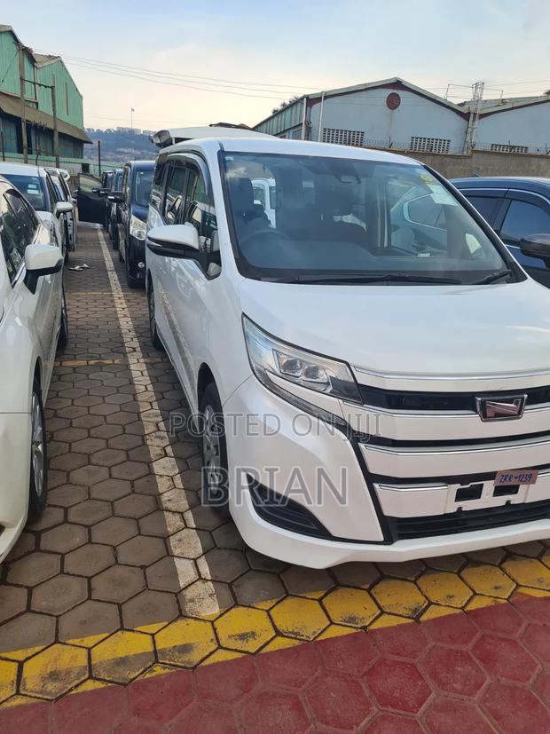 Toyota Noah 2017 White