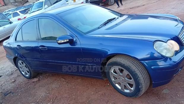 Mercedes-Benz C200 2002 Blue