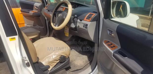 Toyota Noah 2006 White