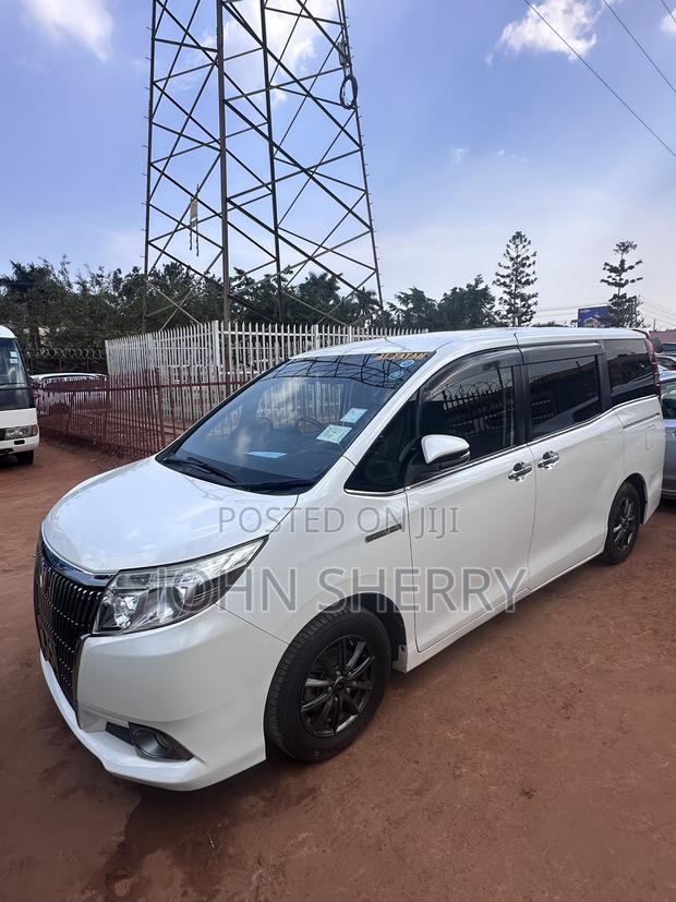 Toyota Noah 2.0 FWD (7 Seater) 2015 White