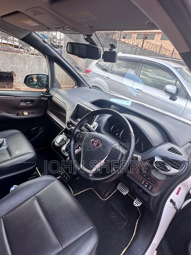 Toyota Noah 2.0 FWD (7 Seater) 2015 White