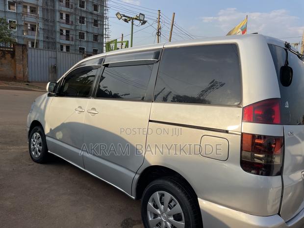 Toyota Noah 2003 Silver