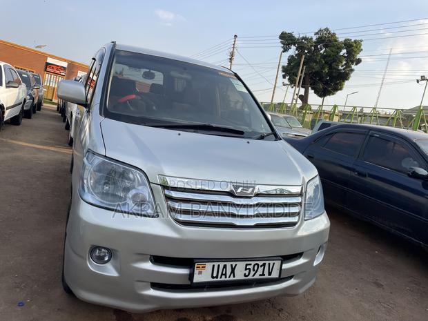Toyota Noah 2003 Silver