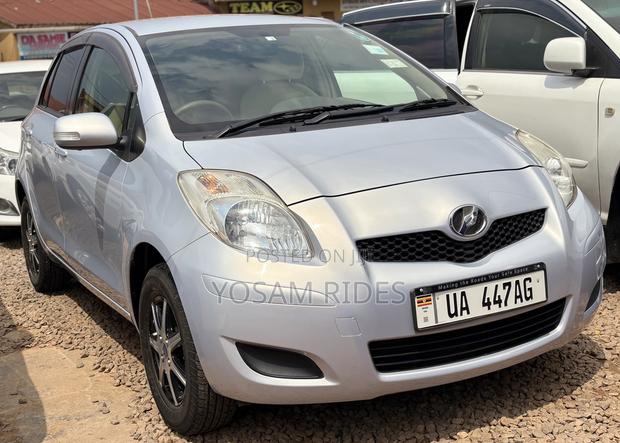 Toyota Vitz 1.3 FWD 5dr 2010 Silver