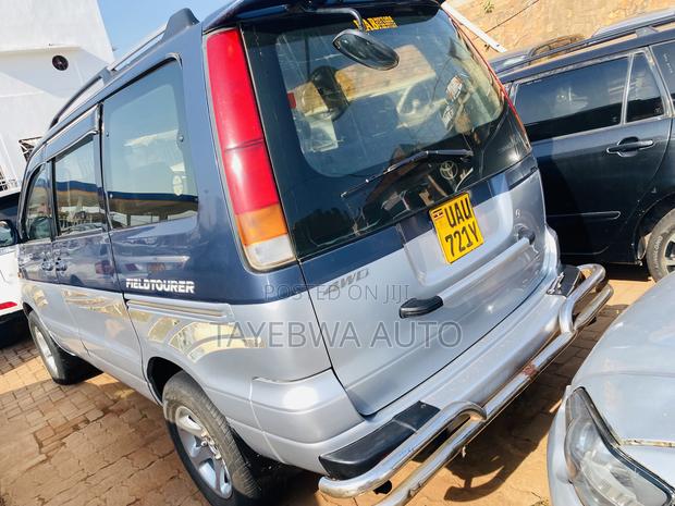 Toyota Noah 2001