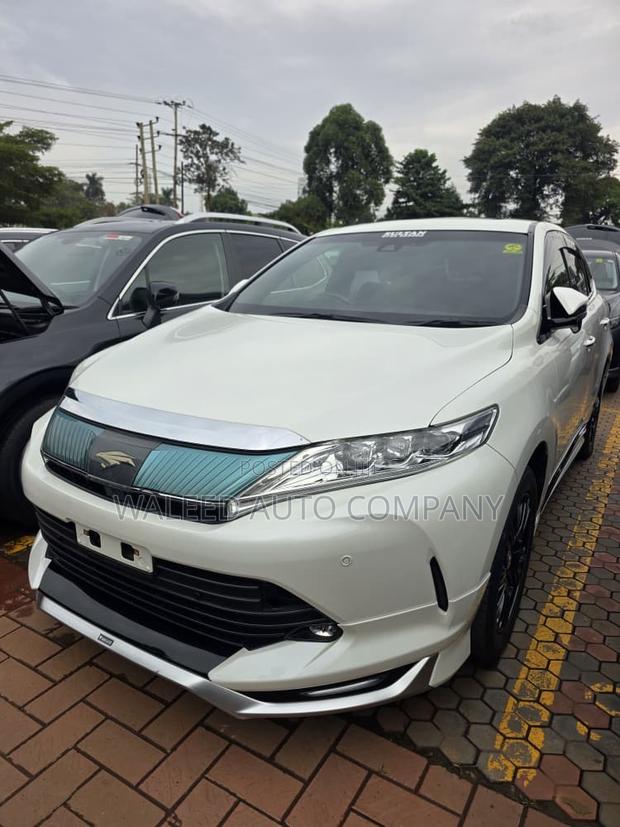 Toyota Harrier 2.0 2017 White