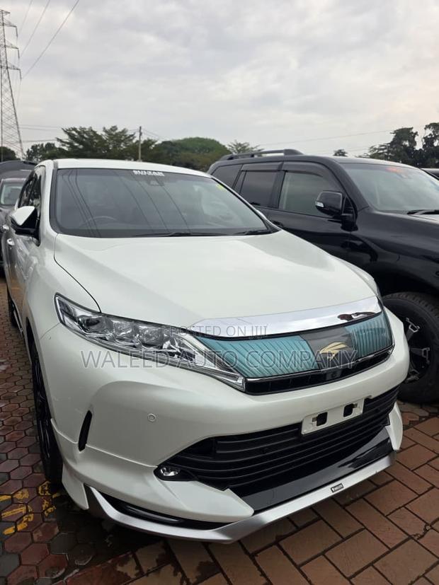 Toyota Harrier 2.0 2017 White