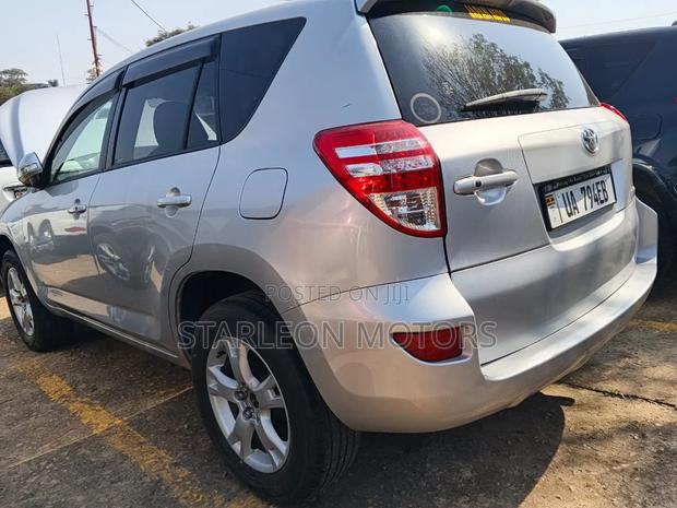 Toyota RAV4 2011 Silver