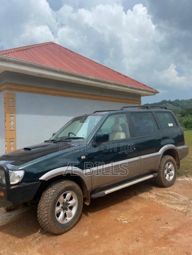 Nissan Terrano 2000 Green