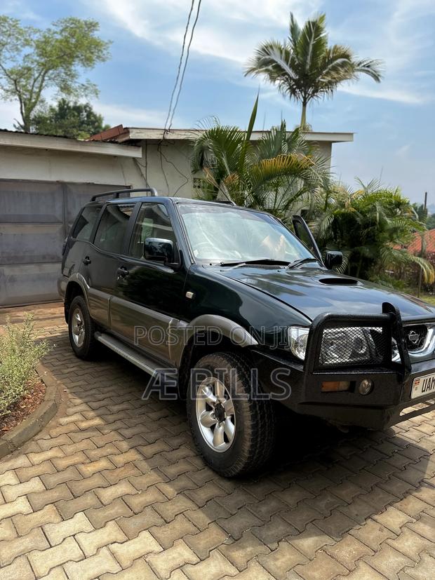 Nissan Terrano 2000 Green