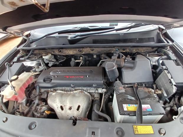 Toyota Vanguard 2011 Silver