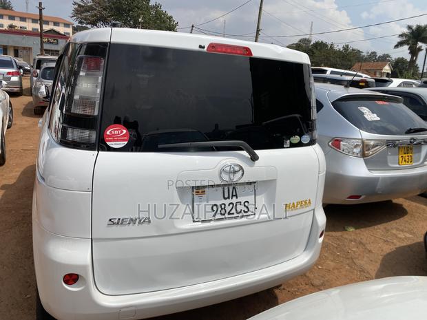 Toyota Sienta 2012 White
