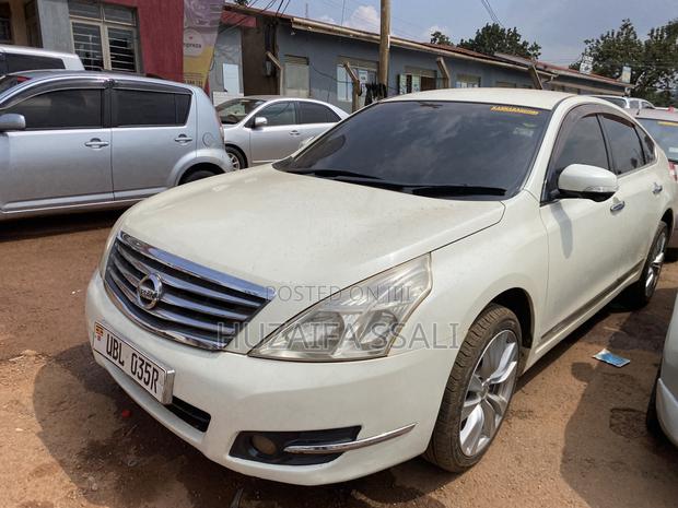 Nissan Fuga 2011 White