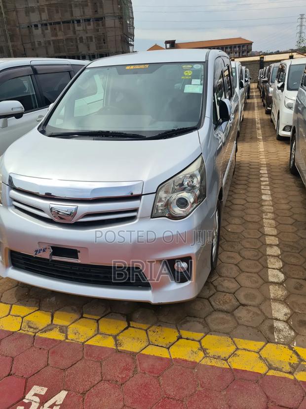 Toyota Noah 2013 Silver
