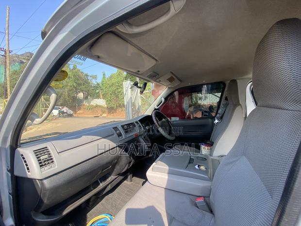 Toyota Grand HiAce 2002 Silver
