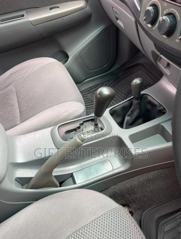 Toyota Hilux 2015 Silver