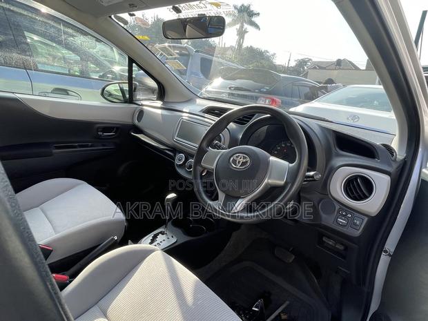 Toyota Vitz 2011 Silver