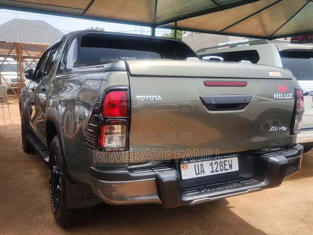 Toyota Hilux 2018 Green