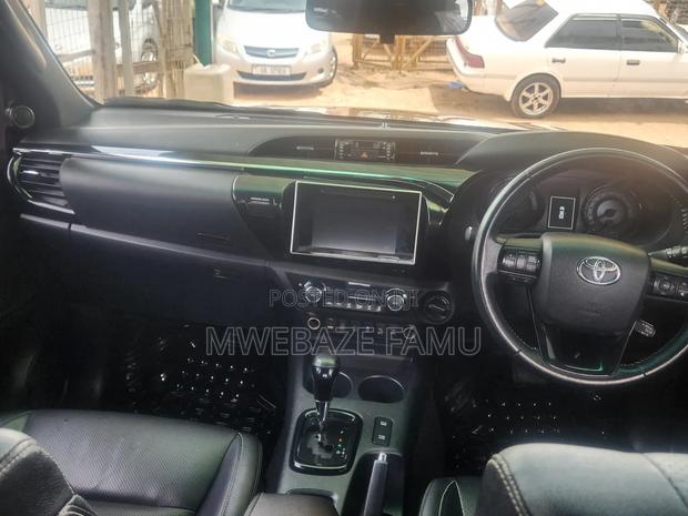 Toyota Hilux 2018 Green
