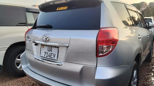 Toyota Vanguard 2011 Silver