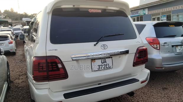 Toyota Land Cruiser Prado 2002 White