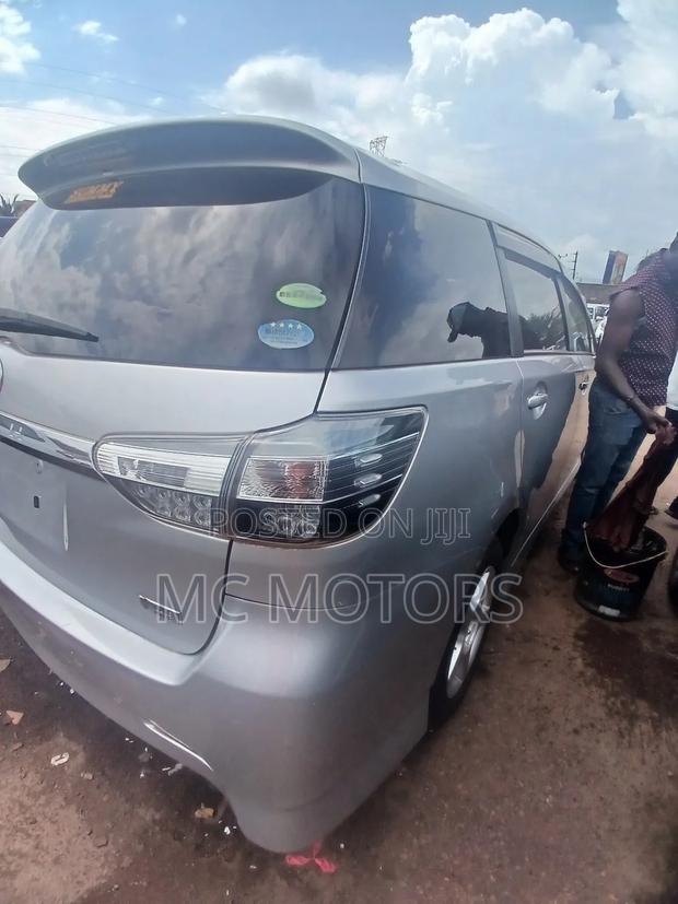 Toyota Wish 2012 Silver