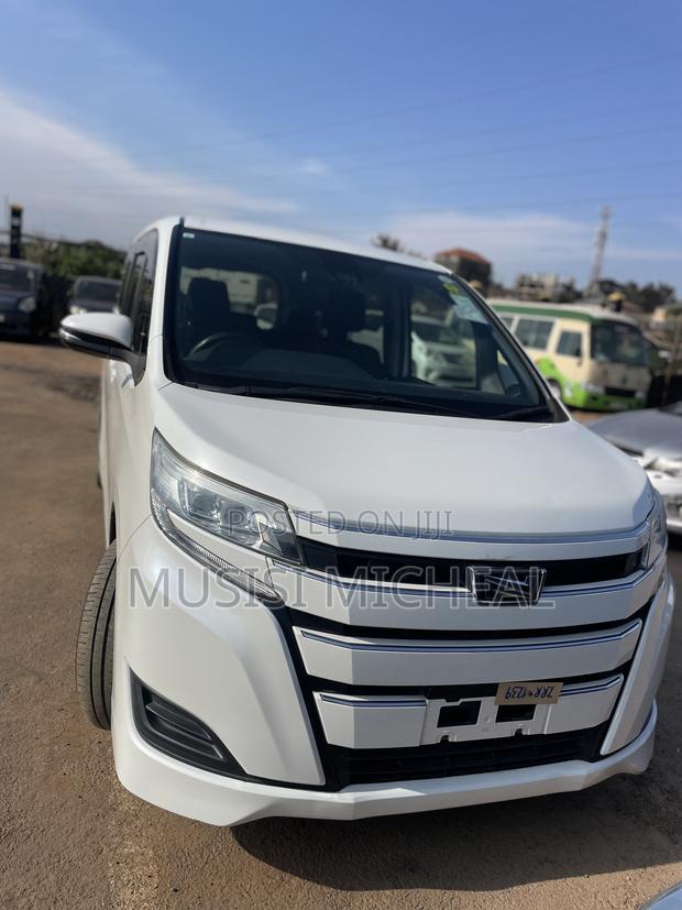 Toyota Noah 2.0 FWD (8 Seater) 2018 White