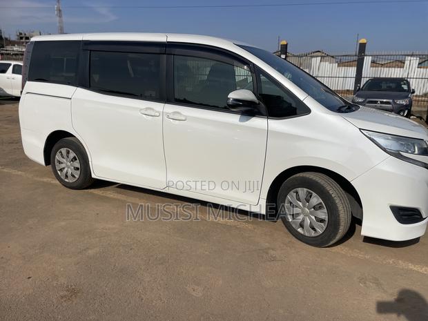 Toyota Noah 2.0 FWD (8 Seater) 2018 White