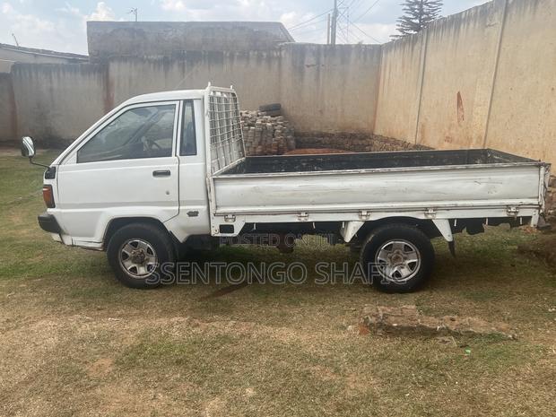 Toyota TownAce 2000 White