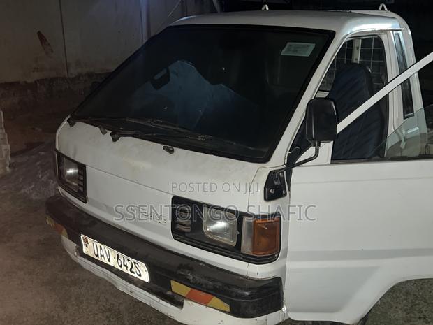 Toyota TownAce 2000 White