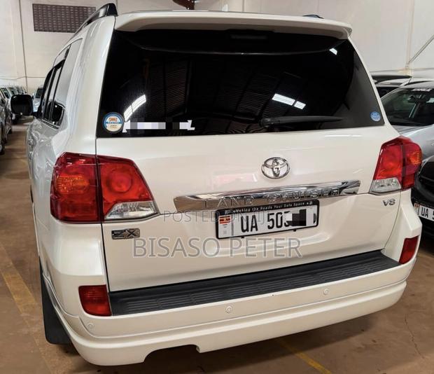 Toyota Land Cruiser 4.6 V8 ZX 2013 White