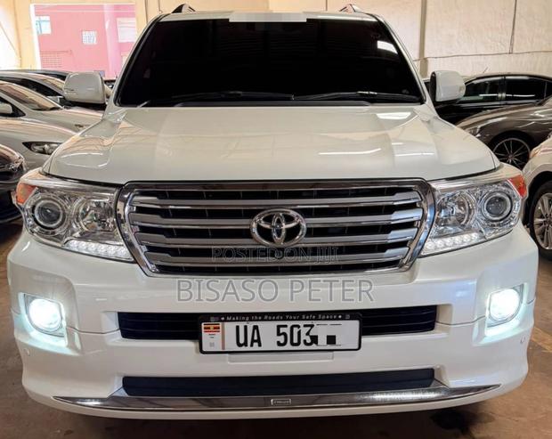 Toyota Land Cruiser 4.6 V8 ZX 2013 White