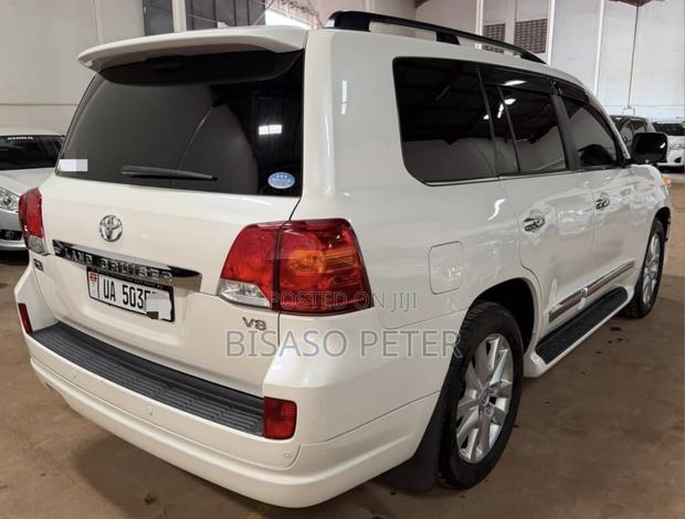 Toyota Land Cruiser 4.6 V8 ZX 2013 White