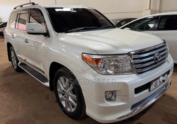 Toyota Land Cruiser 4.6 V8 ZX 2013 White