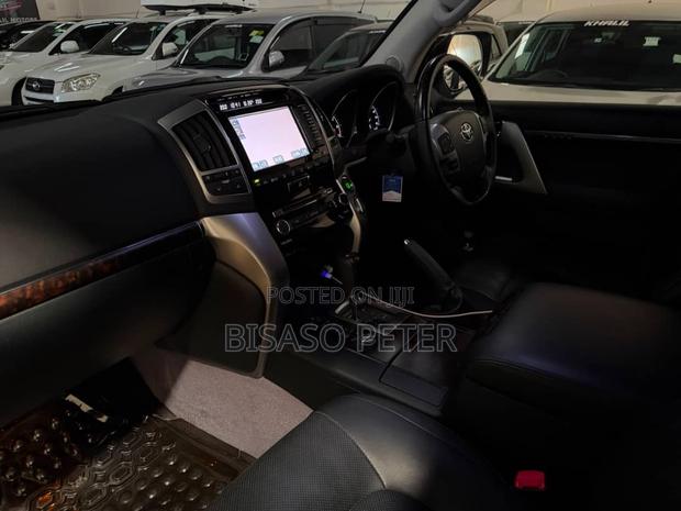 Toyota Land Cruiser 4.6 V8 ZX 2013 White