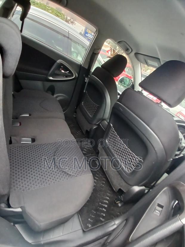 Toyota Vanguard 2011 White
