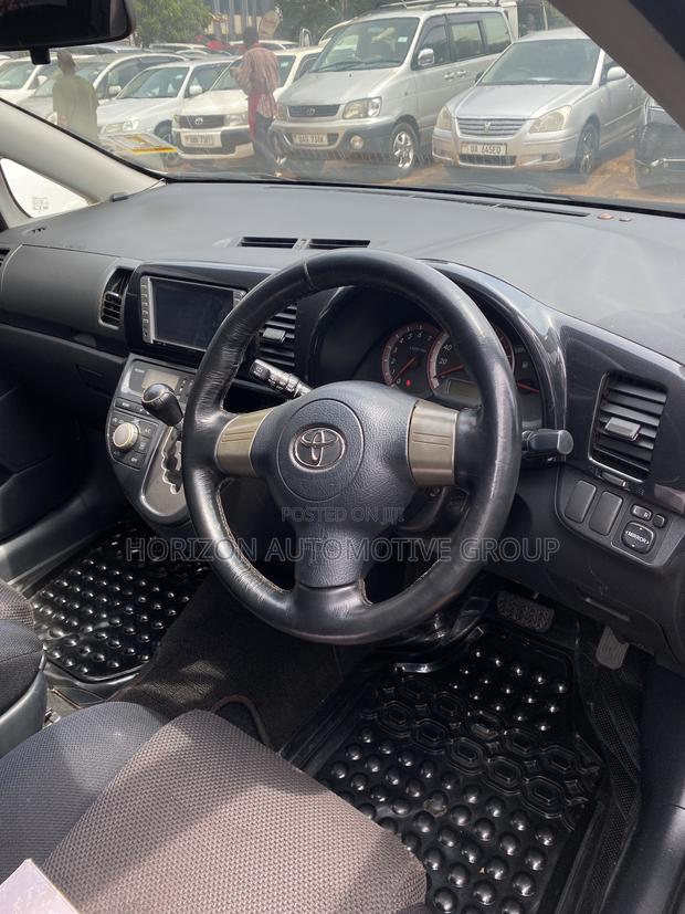 Toyota Wish 2005 Silver