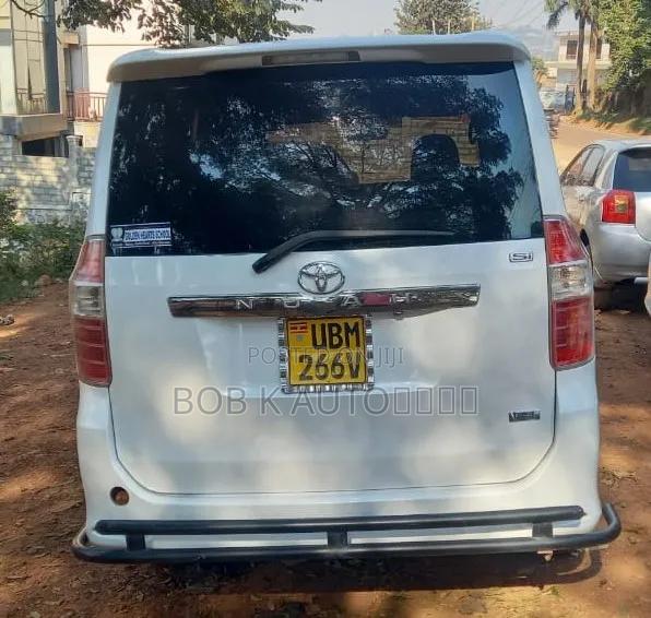 Toyota Noah 2012 White
