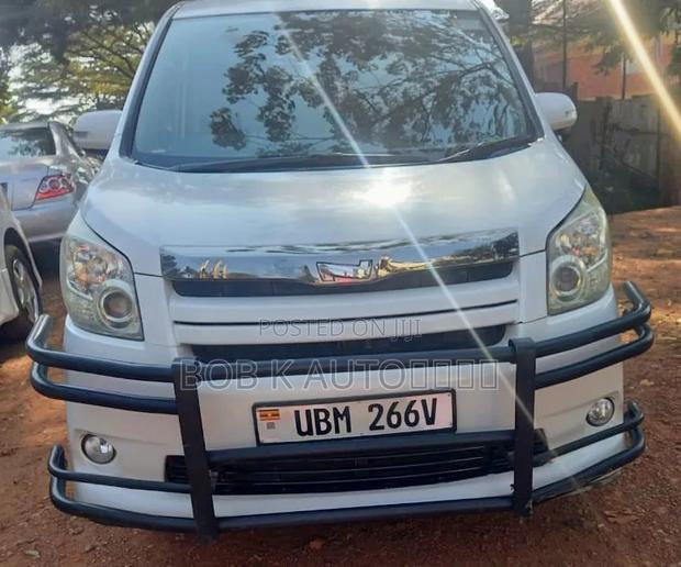 Toyota Noah 2012 White