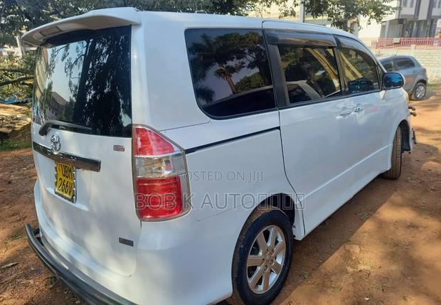 Toyota Noah 2012 White