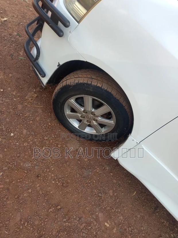 Toyota Noah 2012 White