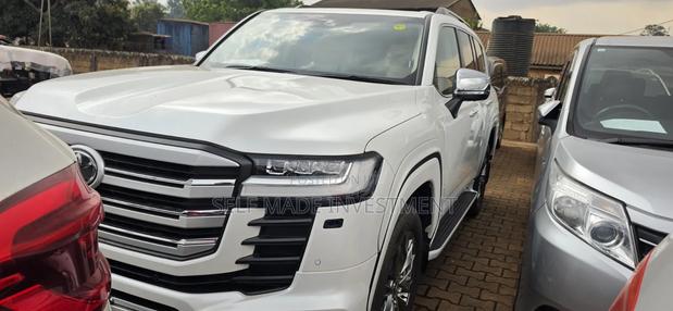 Toyota Land Cruiser 2024 White