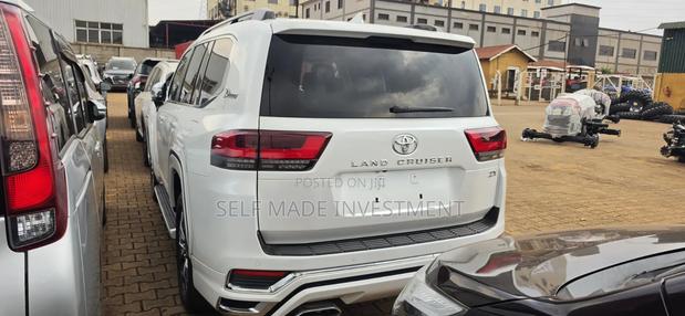 Toyota Land Cruiser 2024 White